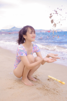 男人穿泳裤好大一坨